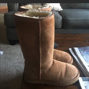 *BRAND NEW* Tan uggs